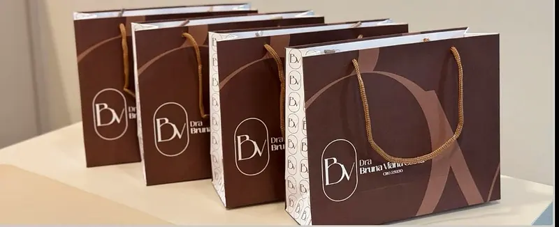 Caixas de presente com o monograma BV